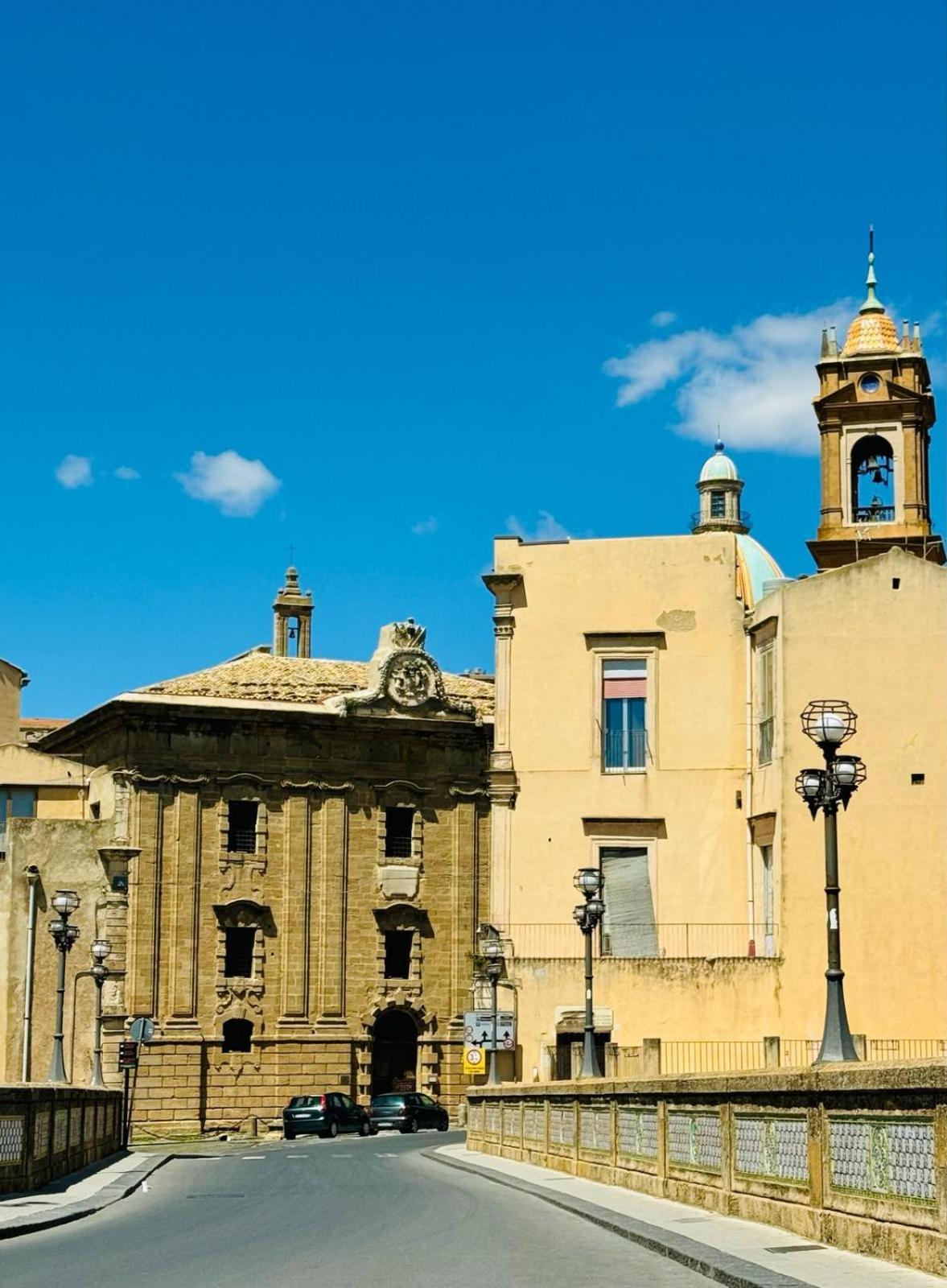 Casa Vacanze In Centro! Caltagirone Bagian luar foto